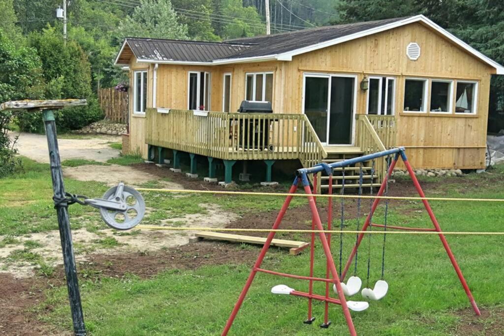 La Maison Du Capitaine Tadoussac Exteriör bild