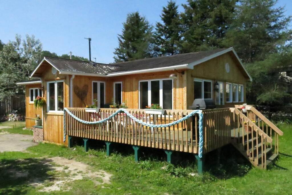 La Maison Du Capitaine Tadoussac Exteriör bild